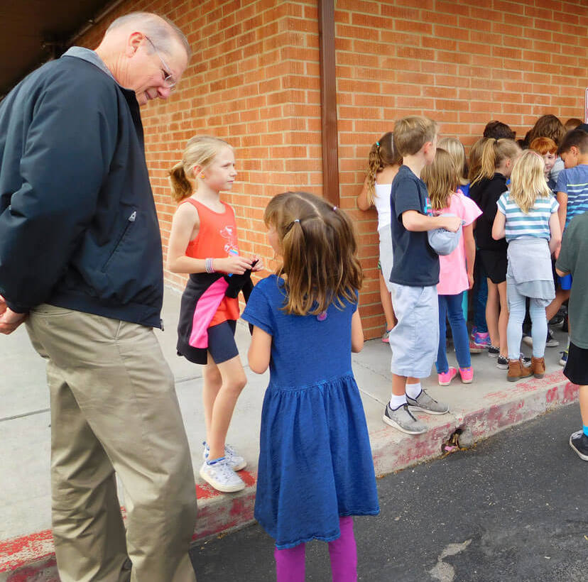 Mayor talking with kids